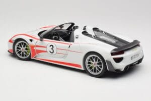 Porsche 918 Spyder Weissach Package Salzburg Minichamps 1:18 110062441 Metal - imagem 7 de 8