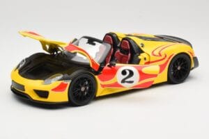 Porsche 918 Spyder Weissach Package Amarelo Com Listas Minichamps 1:18 110062446 Metal - imagem 2 de 8