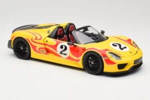 Porsche 918 Spyder Weissach Package Amarelo Com Listas Minichamps 1:18 110062446 Metal - imagem 6 de 8