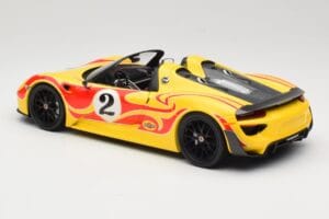 Porsche 918 Spyder Weissach Package Amarelo Com Listas Minichamps 1:18 110062446 Metal - imagem 7 de 8
