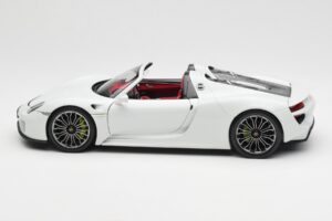 Porsche 918 Spyder Branco Minichamps 1:18 110062436 Metal - imagem 4 de 8