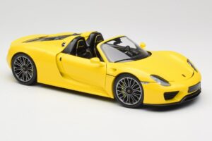 Porsche 918 Spyder Amarelo Minichamps 1:18 110062434 Metal - imagem 6 de 8