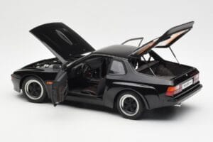 Porsche 924 Carrera GT Preto AUTOart 1:18 78001 Metal - imagem 5 de 8