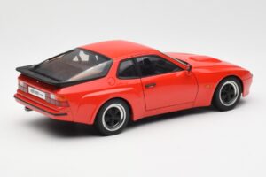 Porsche 924 Carrera GT Guards Vermelho AUTOart 1:18 78003 Metal - imagem 3 de 8