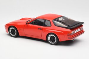 Porsche 924 Carrera GT Guards Vermelho AUTOart 1:18 78003 Metal - imagem 7 de 8
