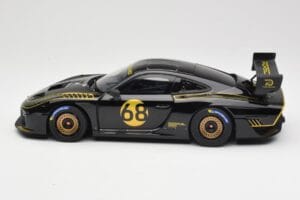 Porsche 935/19 Preto com Riscas Douradas Minichamps 1:18 155067568 Metal - imagem 3 de 6
