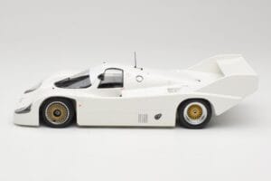 Porsche 956K Plain Body 1982 Minichamps 1:18 155826600 Metal - imagem 3 de 6