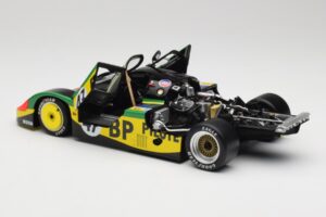 Porsche 956L BP #47 P. Henn / C. Ballot-Lena 24 Hours of Le Mans 1983 Minichamps 1:18 180836947 Metal - imagem 5 de 8