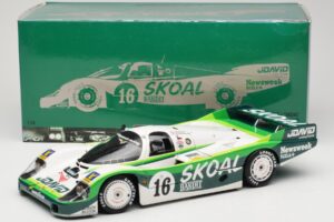 Porsche 956L #16 Skoal Bandit G. Edwards / D. Sears / M. Bleekemolen 24 Hours of Le Mans 1983 Minichamps 1:18 183836916 Metal - imagem 8 de 8