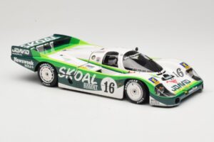 Porsche 956L #16 Skoal Bandit G. Edwards / D. Sears / M. Bleekemolen 24 Hours of Le Mans 1983 Minichamps 1:18 183836916 Metal - imagem 6 de 8