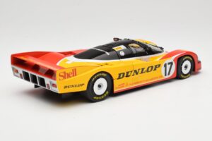 Porsche 962C Group C #17 D. Bell / H-J. Stuck / K. Ludwig 24 Hours of Le Mans 1988 Universal Hobbies 1:18 4704 Metal - imagem 3 de 8