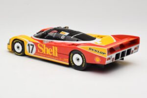 Porsche 962C Group C #17 D. Bell / H-J. Stuck / K. Ludwig 24 Hours of Le Mans 1988 Universal Hobbies 1:18 4704 Metal - imagem 7 de 8
