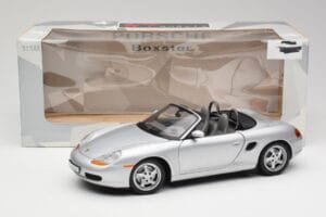 Porsche Boxster 986 Cabriolet Arctic Prata Metálico UT Models 1:18 27852 Metal - imagem 8 de 8