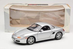 Porsche Boxster 986 Hard Top Prata UT Models 1:18 27854 Metal - imagem 8 de 8