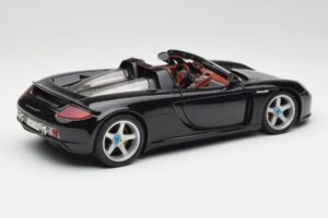 Porsche Carrera GT Preto Maisto 1:18 36665 Metal - imagem 3 de 8