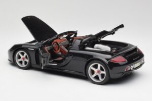 Porsche Carrera GT Preto Maisto 1:18 36665 Metal - imagem 5 de 8