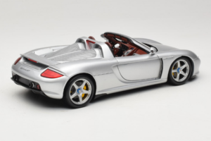 Porsche Carrera GT Silver Metallic Minichamps 1:18 WAP02103014 Metal - imagem 3 de 8
