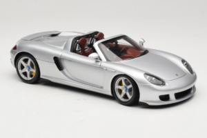 Porsche Carrera GT Silver Metallic Minichamps 1:18 WAP02103014 Metal - imagem 6 de 8
