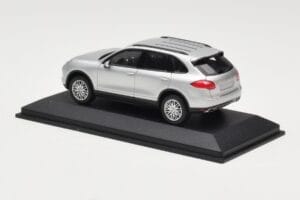 Porsche Cayenne 958 Prata Minichamps 1:43 WAP0200020B Metal - imagem 3 de 4