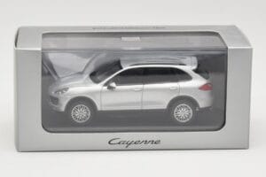 Porsche Cayenne 958 Prata Minichamps 1:43 WAP0200020B Metal - imagem 4 de 4