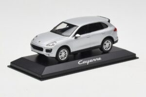 Porsche Cayenne 958 Prateado Minichamps 1:43 WAP0200020E Metal - imagem 2 de 4