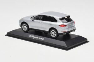 Porsche Cayenne 958 Prateado Minichamps 1:43 WAP0200020E Metal - imagem 3 de 4
