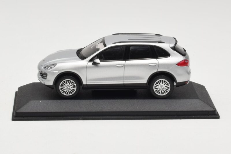 Porsche Cayenne 958 Prata Minichamps 1:43 WAP0200020B Metal