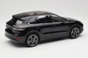 Porsche Cayenne 958 Turbo S Preto Minichamps 1:18 155066070 Metal - imagem 2 de 6