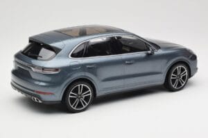 Porsche Cayenne 958 Turbo S Blue Metallic Minichamps 1:18 155066071 Metal - imagem 2 de 6
