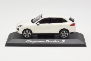 Porsche Cayenne 958 Turbo S Branco Minichamps 1:43 WAP0200220C Metal