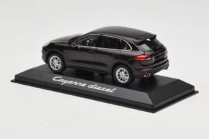 Porsche Cayenne 958 Diesel Acajou Brown Minichamps 1:43 WAP0200030E Metal - imagem 3 de 4