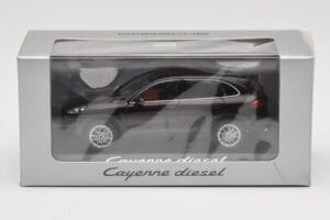 Porsche Cayenne 958 Diesel Acajou Brown Minichamps 1:43 WAP0200030E Metal - imagem 4 de 4