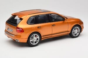 Porsche Cayenne GTS Lava Orange Norev 1:18 187535 Metal - imagem 3 de 8