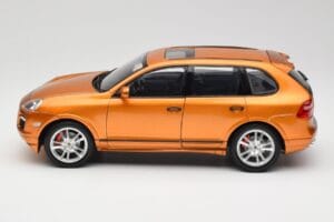 Porsche Cayenne GTS Lava Orange Norev 1:18 187535 Metal - imagem 4 de 8
