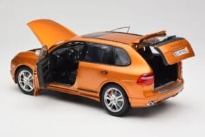 Porsche Cayenne GTS Lava Orange Norev 1:18 187535 Metal - imagem 5 de 8