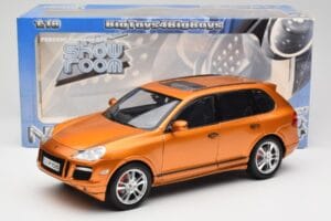 Porsche Cayenne GTS Lava Orange Norev 1:18 187535 Metal - imagem 8 de 8