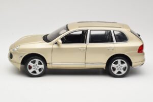 Porsche Cayenne S 955 Bege Maisto 1:18 WAPC2100213 Metal - imagem 4 de 8