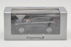 Porsche Cayenne 958 S Blue Metallic Minichamps 1:43 WAP0200060E Metal - imagem 4 de 4