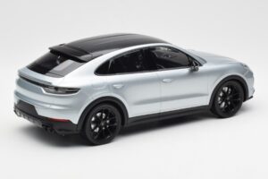 Porsche Cayenne E3 S Coupe Dolo Prata Norev 1:18 WAP0213220K Metal - imagem 2 de 6