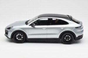Porsche Cayenne E3 S Coupe Dolo Prata Norev 1:18 WAP0213220K Metal - imagem 3 de 6