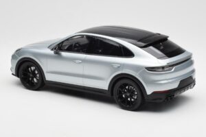Porsche Cayenne E3 S Coupe Dolo Prata Norev 1:18 WAP0213220K Metal - imagem 5 de 6