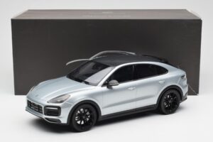 Porsche Cayenne E3 S Coupe Dolo Prata Norev 1:18 WAP0213220K Metal - imagem 6 de 6