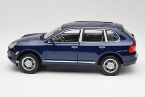 Porsche Cayenne S 9PA Dark Sea Azul Metálico Maisto 1:18 31635 Metal - imagem 4 de 8