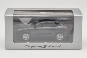Porsche Cayenne 958 S Diesel Blue Metallic Minichamps 1:43 WAP0200080E Metal - imagem 4 de 4
