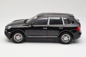Porsche Cayenne Turbo 957 Preto Norev 1:18 WAP02112317 Metal - imagem 4 de 8
