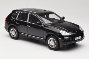 Porsche Cayenne Turbo 957 Preto Norev 1:18 WAP02112317 Metal - imagem 6 de 8
