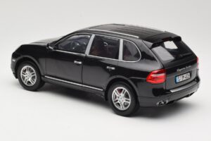 Porsche Cayenne Turbo 957 Preto Norev 1:18 WAP02112317 Metal - imagem 7 de 8