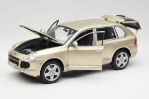 Porsche Cayenne Turbo 955 Bege Maisto 1:18 WAP02100113 Metal - imagem 2 de 8