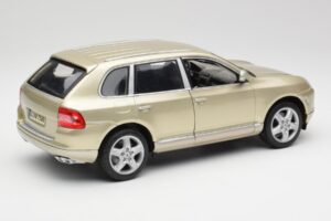 Porsche Cayenne Turbo 955 Bege Maisto 1:18 WAP02100113 Metal - imagem 3 de 8