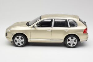Porsche Cayenne Turbo 955 Bege Maisto 1:18 WAP02100113 Metal - imagem 4 de 8